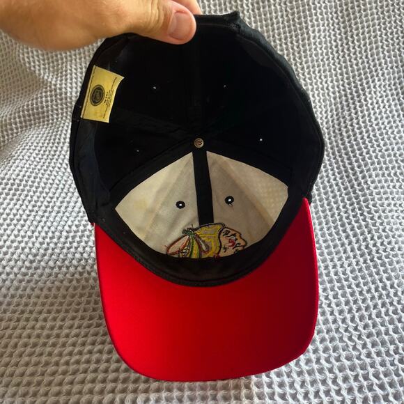 Vintage Chicago Blackhawks NHL Hat Black White Red Mesh Panel Cap - Picture 6 of 7